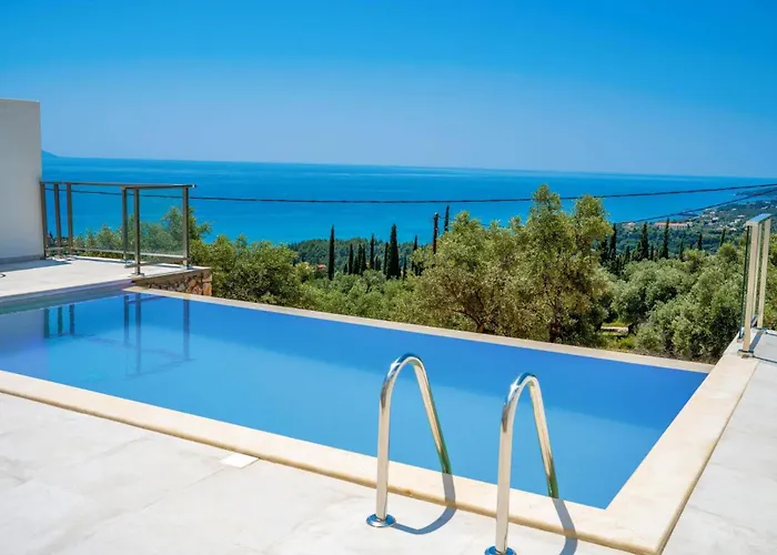 Villa Straw By