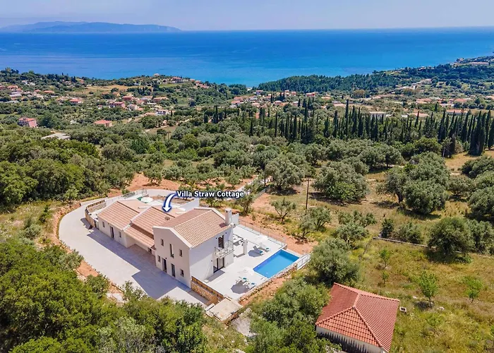 Villa Straw By *