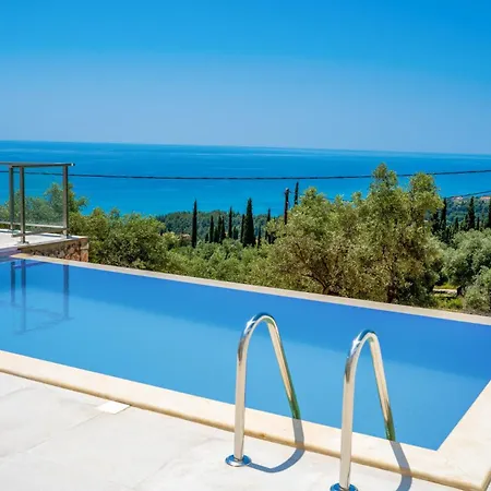 Villa Straw By