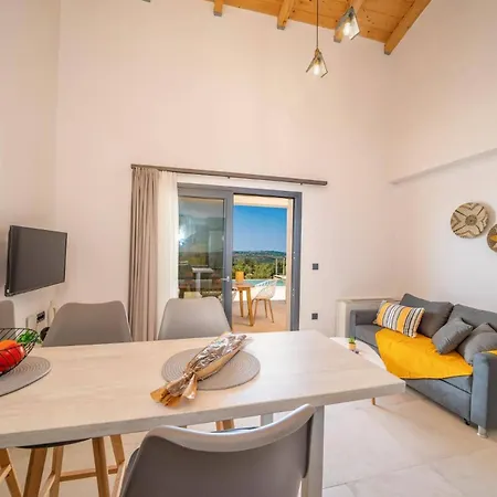 Straw By ヴィラ Mousata